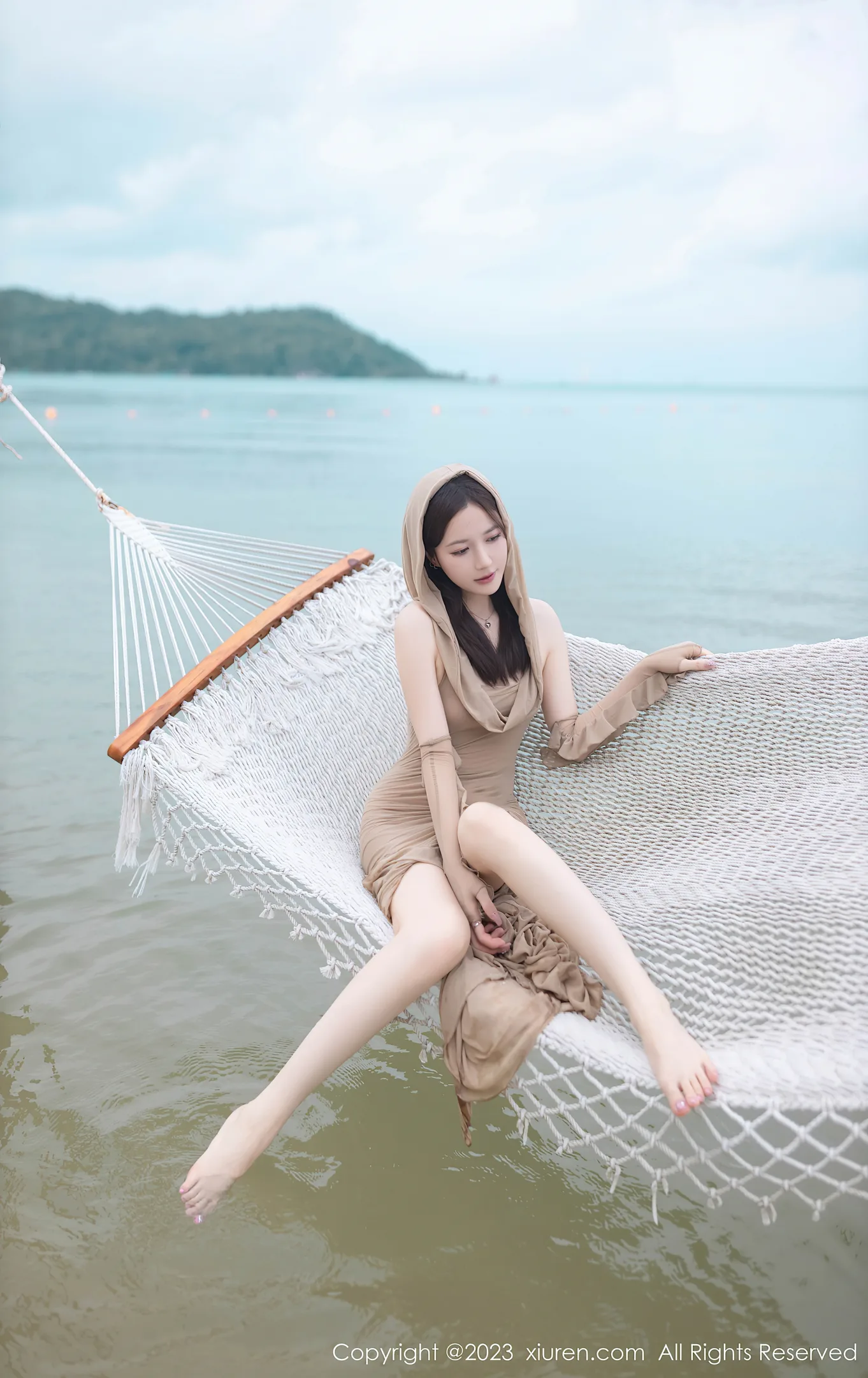 图片[5]-[XiuRen秀人网]VOL.7288 模特鱼子酱Fish沙滩场景性感咖啡色连衣裙秀曼妙身姿诱惑写真77P-秀人网官方网站